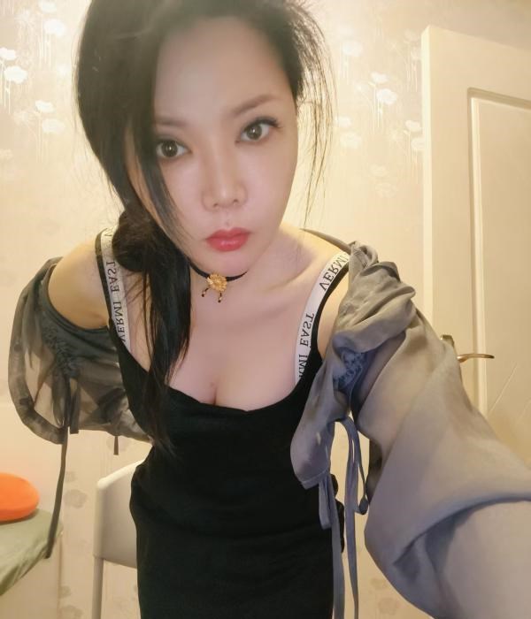 少妇会来事 图片 1