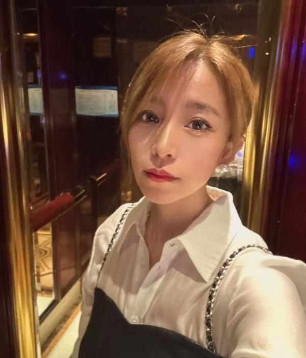 美女小嫂子 图片 1