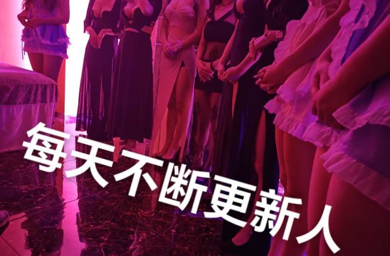 闵行大奶选妃淫乱基地 图片 1