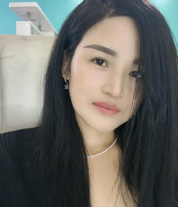 钟楼老板娘 图片 1