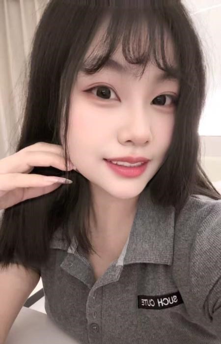 甜美且巨乳的伊伊 图片 3