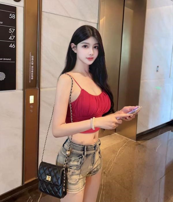 气质高颜值模特 图片 1