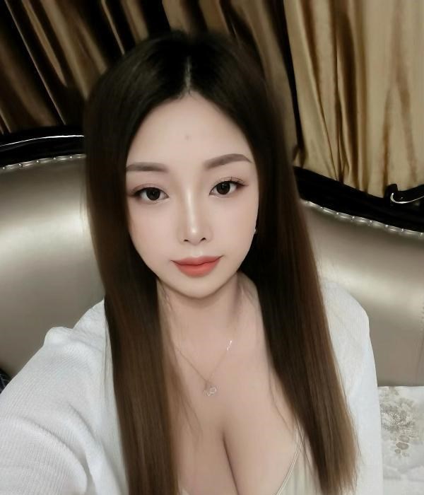 武进大胸小美女 图片 1