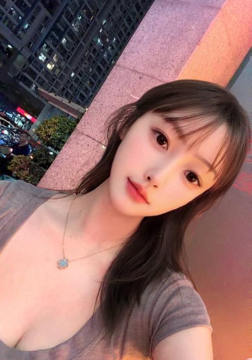 性感大胸女友茶茶 图片 1
