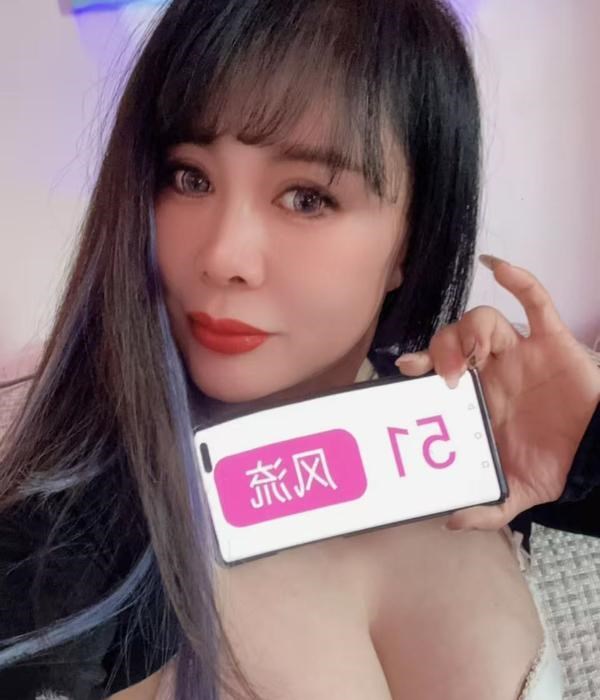 铁西颜值大奶风骚少妇 图片 1