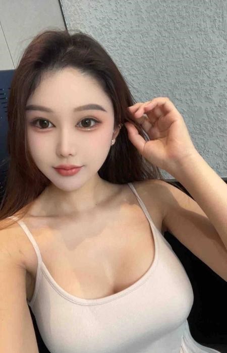 潘家园风骚小少妇 图片 1