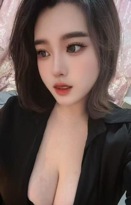 大波性感小骚妇 图片 1