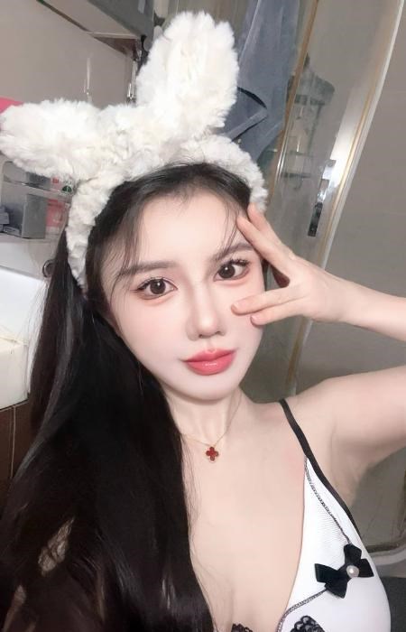闵行大胸御姐馨予 图片 1