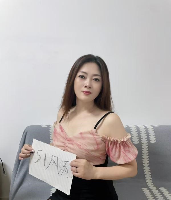 性感包臀裙容容 图片 1