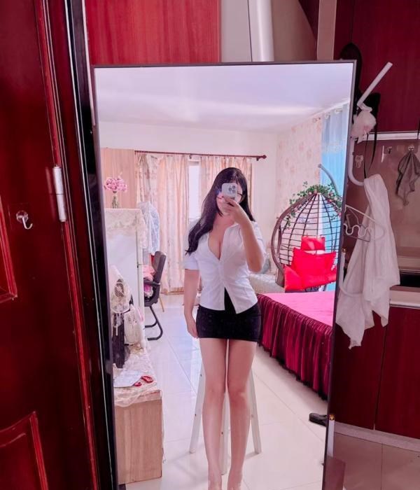 大胸肥臀骚晴儿 图片 1