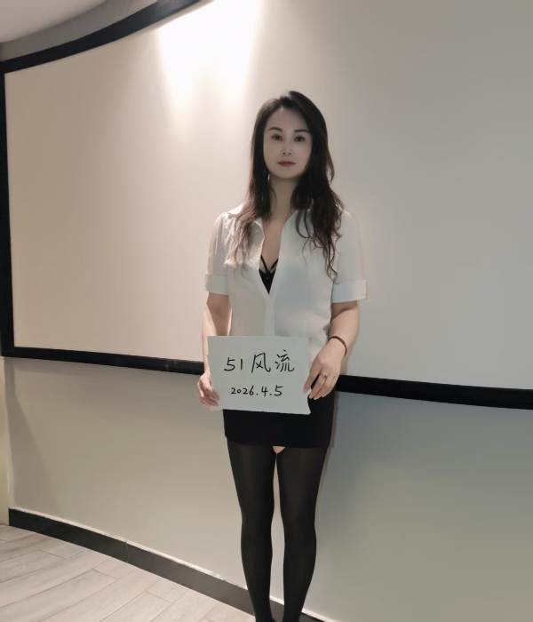 职业装温柔少妇 图片 1