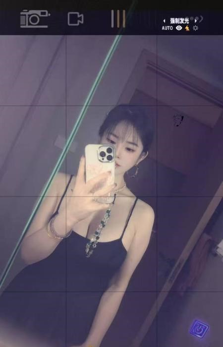 尹山湖骚穴御姐 图片 1