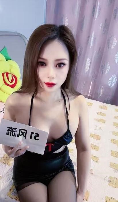 上城月月 图片 1