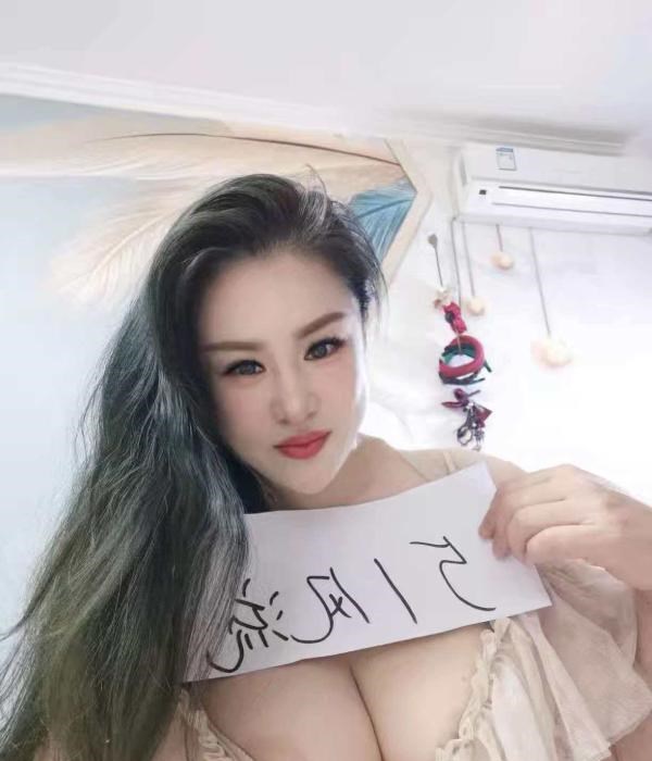 E乳肥臀巨骚少妇 图片 1