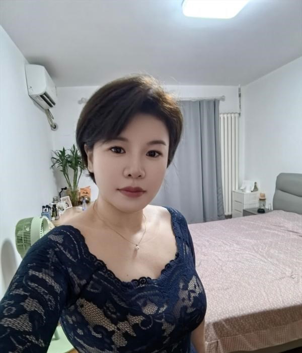 平乐园附近的美少妇 图片 1