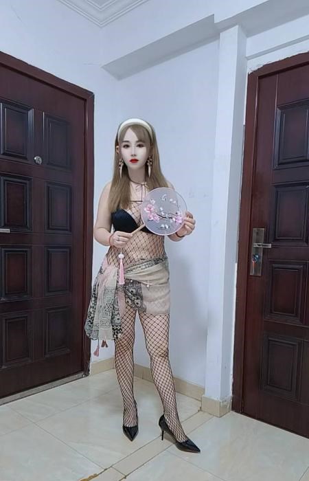 爆操三通骚货 图片 1
