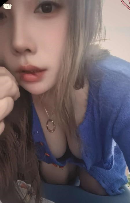 江岸肥臀骚货妞妞 图片 1