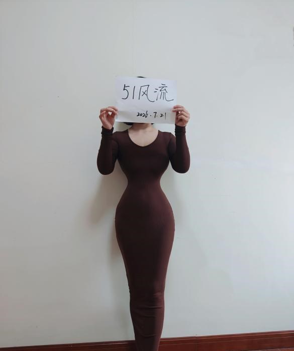翘臀骚女米酥 图片 1
