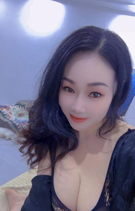 白云大胸少妇蕊蕊 图片 1
