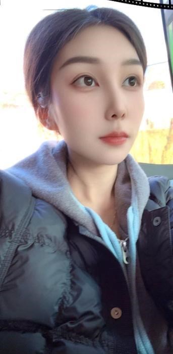 小个子窈窕女 图片 1