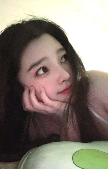 冷白皮大胸身材好美女 图片 4
