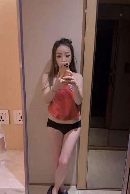 肤白小少妇珍珍 图片 3