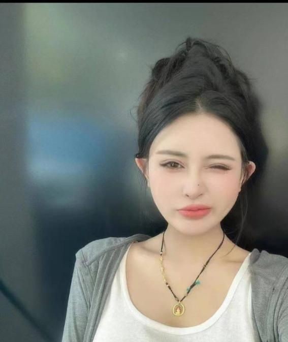气质高挑服务系小姐姐 图片 2
