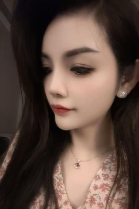 新疆美女黑丝大长腿 图片 2