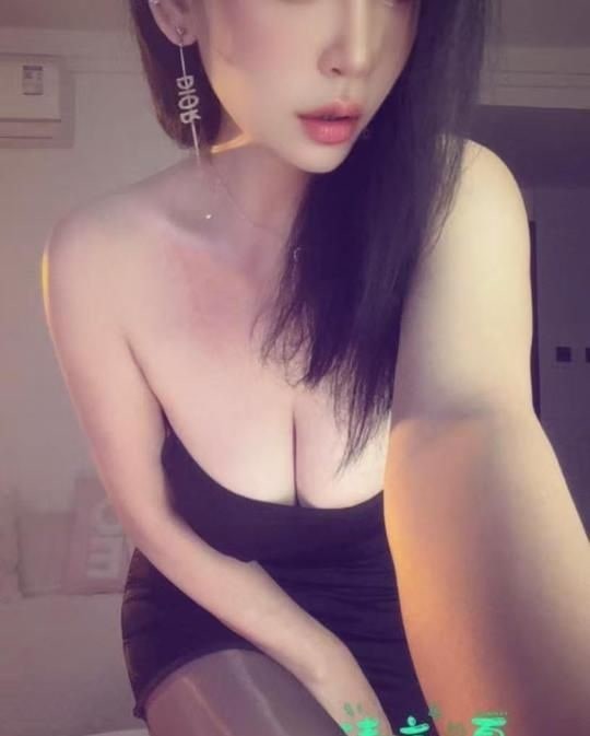 上城美乳骚温妮 图片 2
