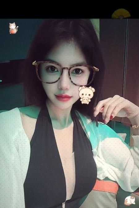 身材苗条小姐姐 图片 3