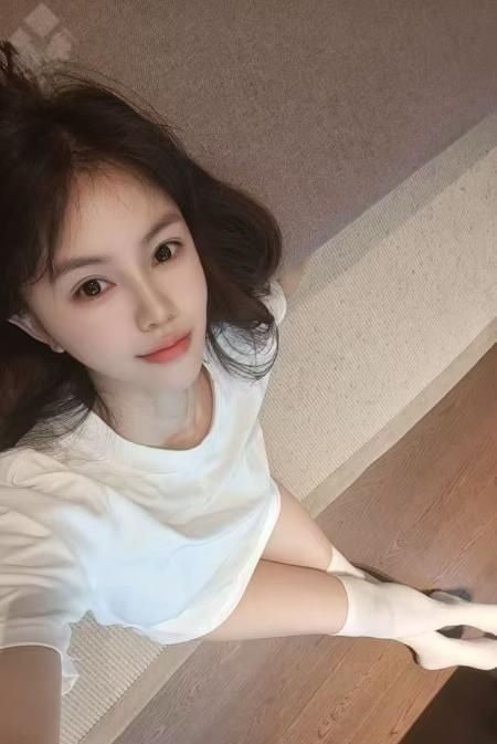 身材苗条小姐姐 图片 4