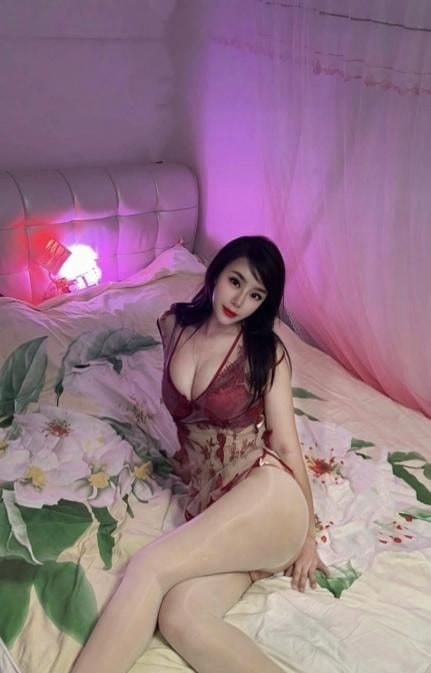 天河超骚舌吻御姐 图片 2