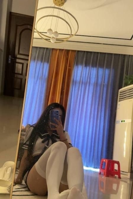 湖里长腿足交小甜心 图片 3