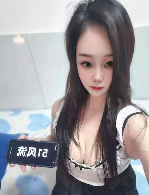 大奶肥臀少妇菲菲 图片 3