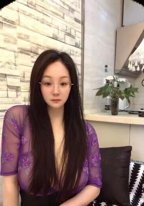 武进巨乳眼镜少妇 图片 4