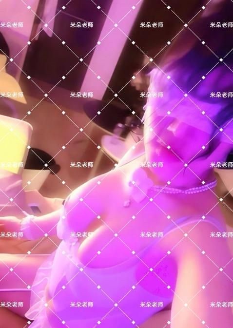 大胸蜜桃臀米朵老师 图片 2
