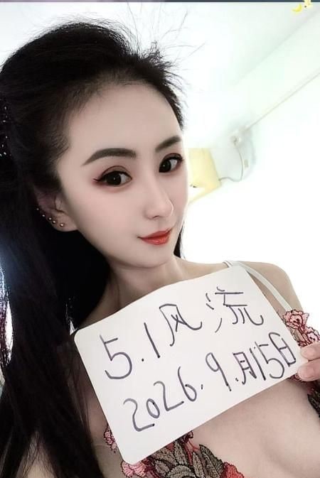 腰细臀圆的小骚逼 图片 2