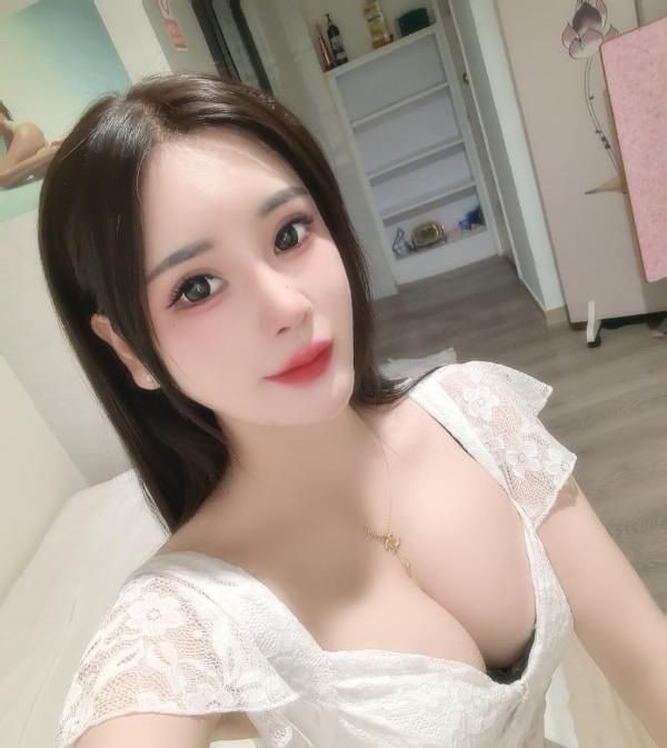 前凸后翘骚姐姐 图片 2