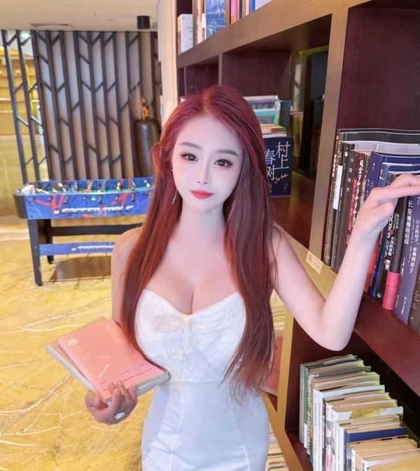 白云蜜桃臀瑜伽教练 图片 2