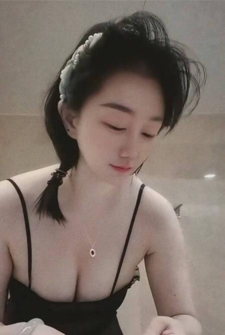 肤白S形小柳岩 图片 3
