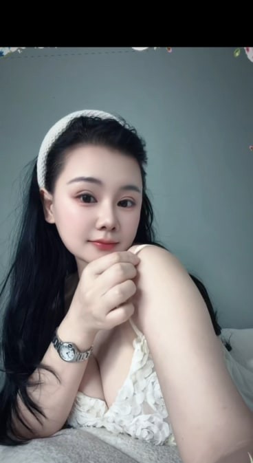 长腿大胸御姐 图片 1