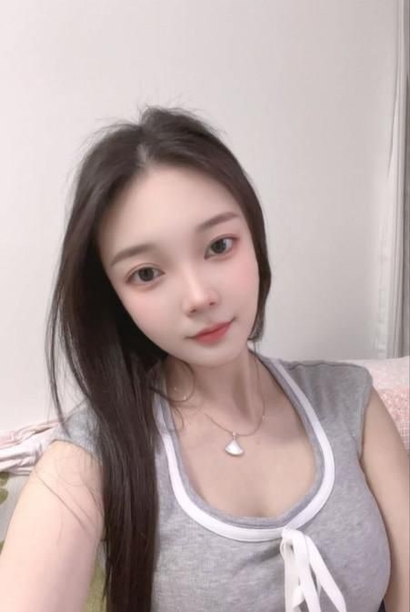 闵行胸大肤白妹子 图片 1