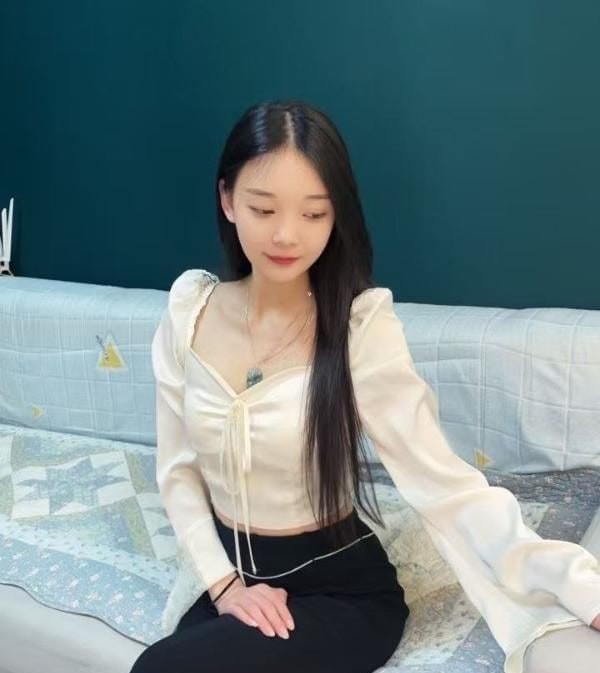 闵行胸大肤白妹子 图片 2