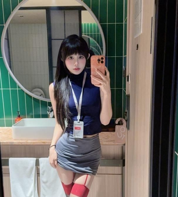 长腿细腰制服团团 图片 2