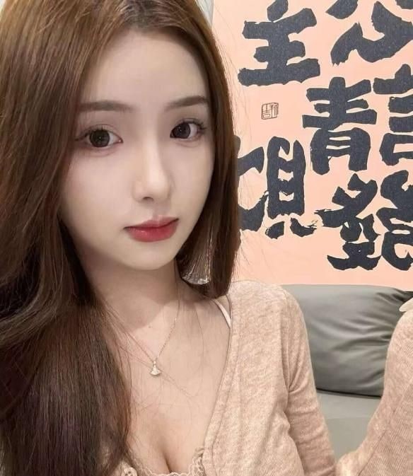 性感大奶颜值女友 图片 2