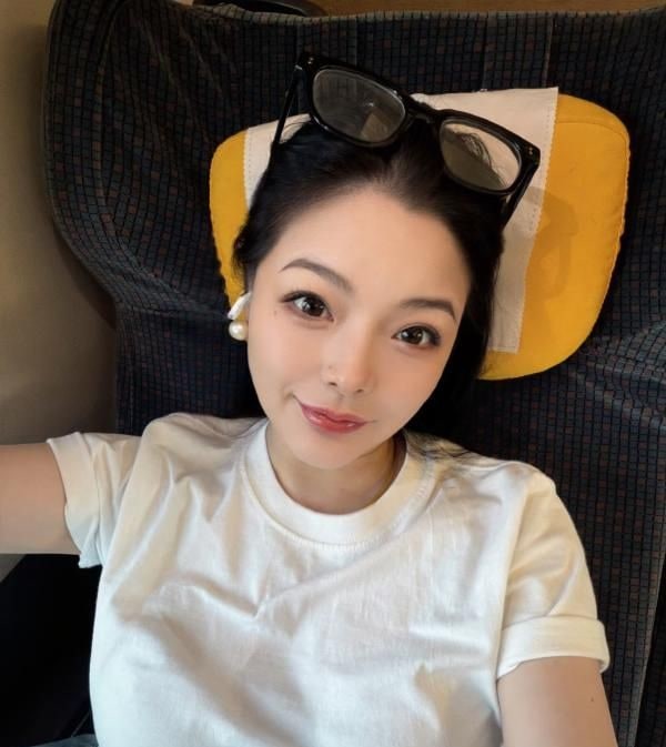 大胸虎牙妹文文 图片 2