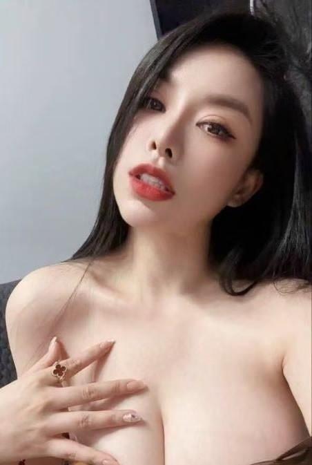 天河大胸内衣模特卡丽 图片 3