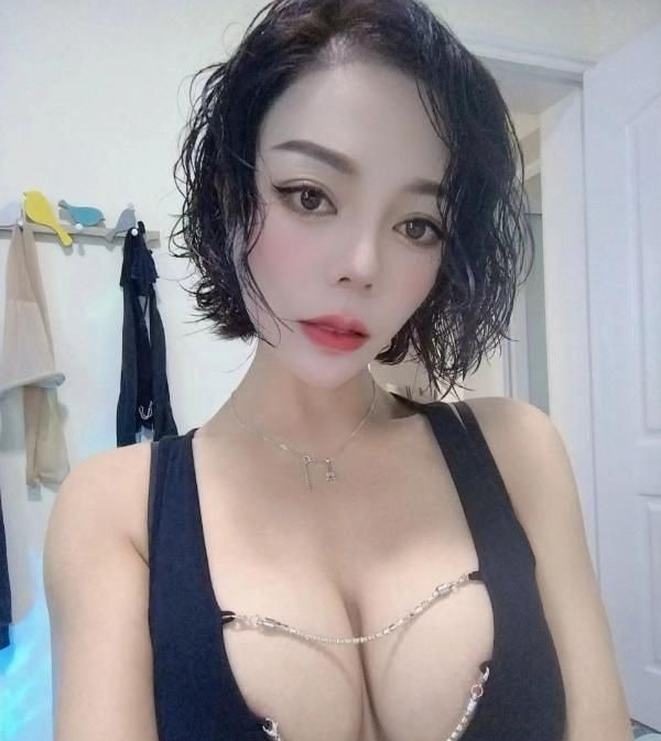 丰满性感大嫂琳达 图片 2