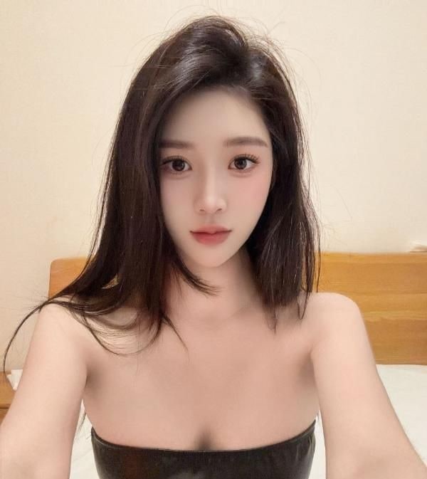 肤白美胸颜值悠悠 图片 2