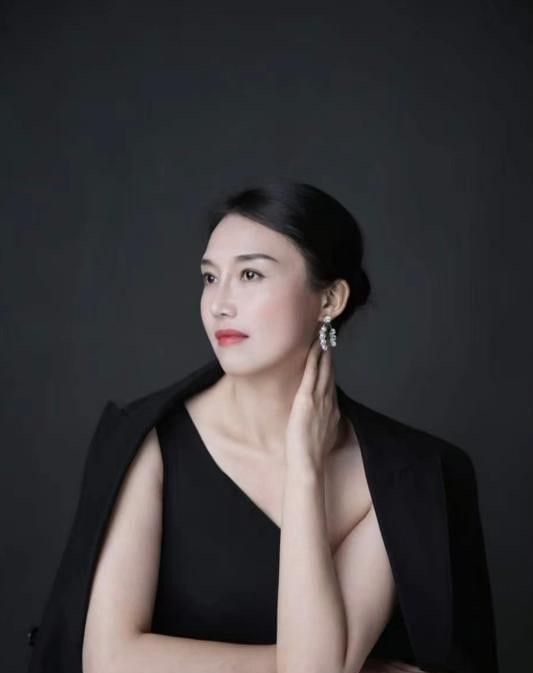 河西区大胸御姐 图片 2